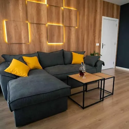 Sky + Free Garage Apartment